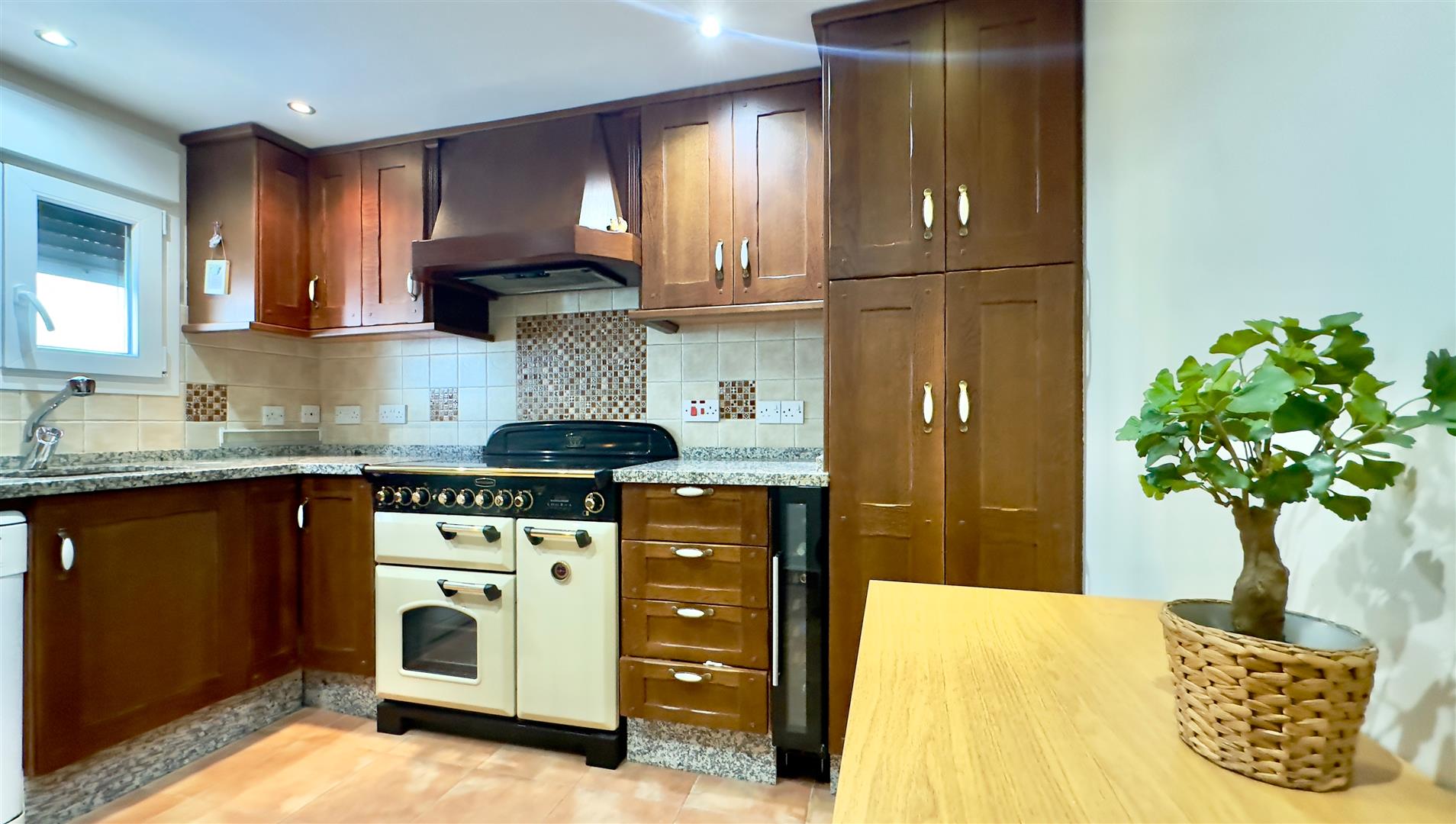 Image of Apartment - 2 Bedrooms - 2 Bathrooms for Sale in Portland House-Gibraltar, Image 3